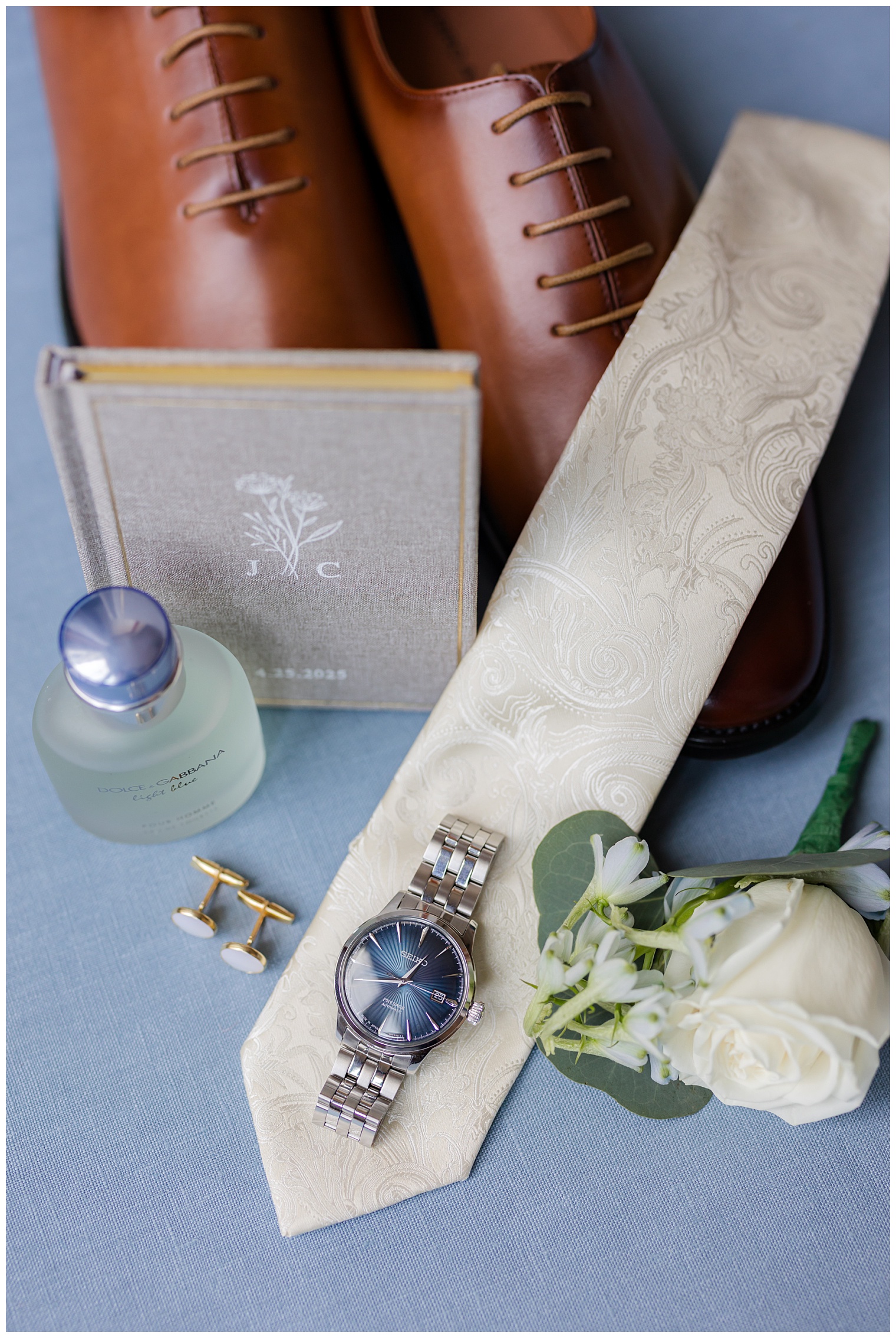 groom wedding details