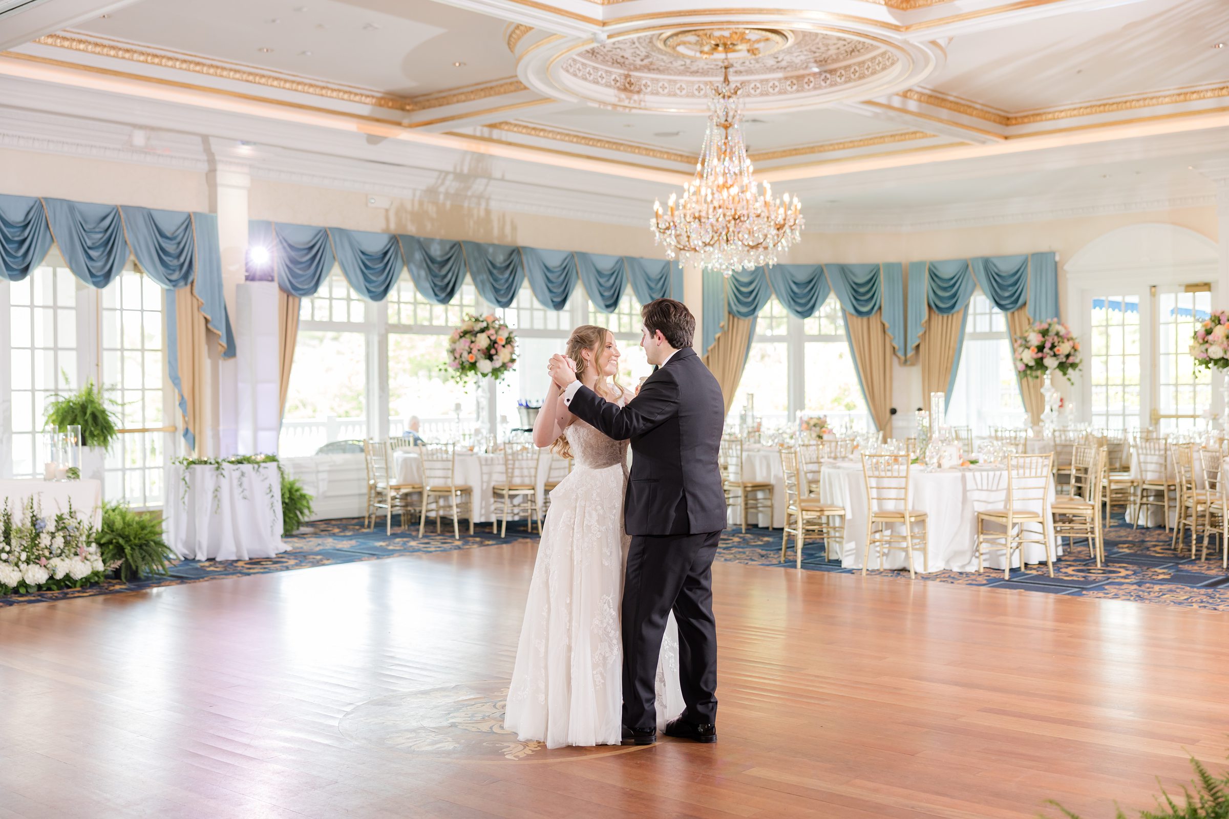 Bride and groom first dance rehearsal